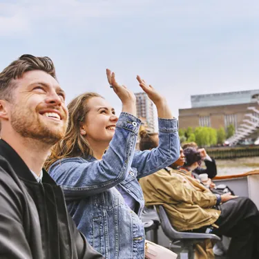 22747 Riverboat Tour 1A Friends Group 119 Rgb Ns